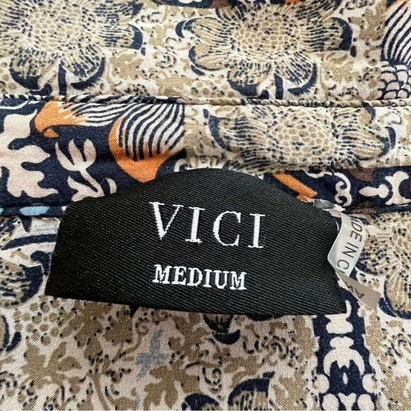 Vici Geometric Print Button Down Tunic Top size Medium - Picture 3 of 8